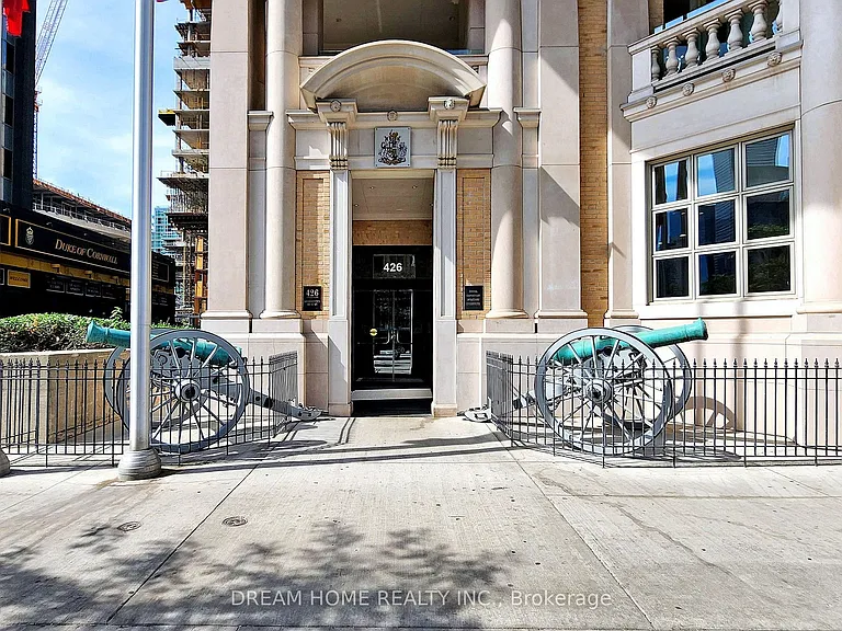 426 University Ave #Penthouse 310 — Photo 13