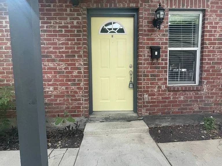 215 Eleanor Ave — Photo 2