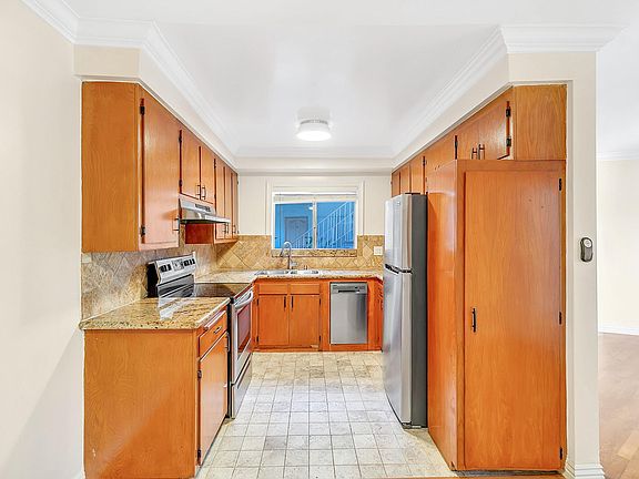 2nd image of 11661 Erwin St APT 4