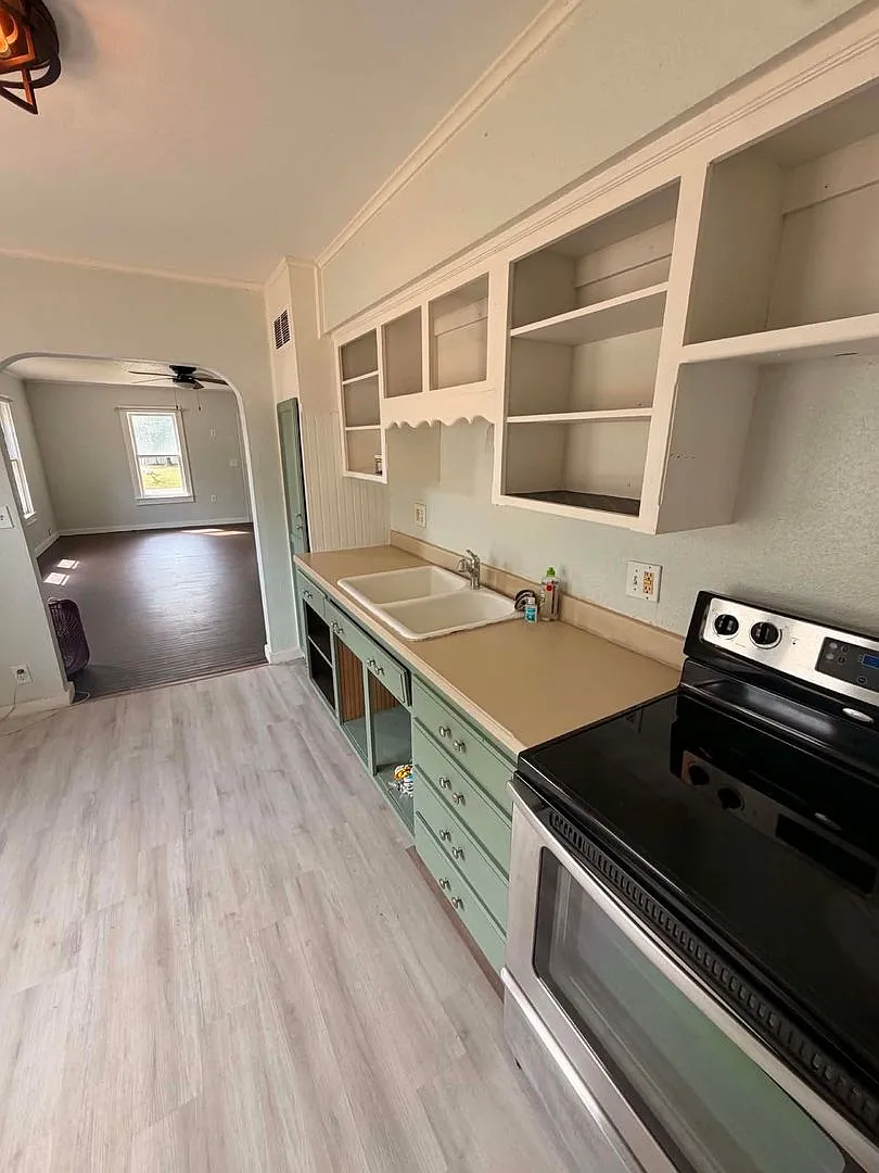 Lamar Mo!! 3 Bedroom / 1 Bathroom — Photo 3
