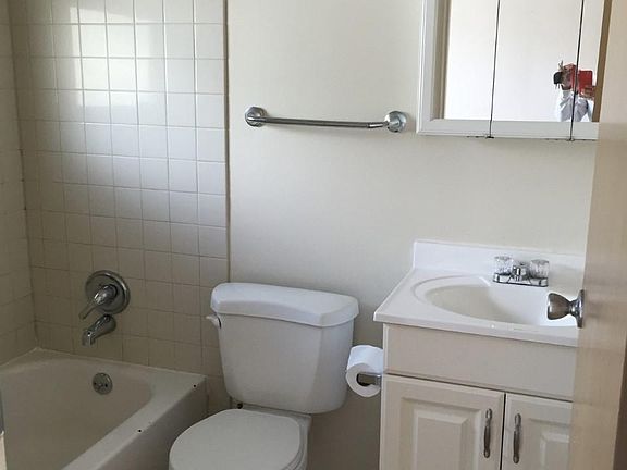 4th image of 5410 Ivanhoe Pl NE APT 10
