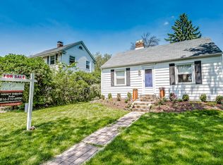 176 E Burlington St, Riverside, IL 60546