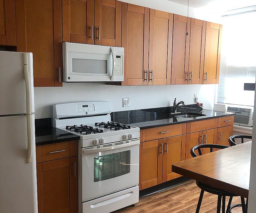 1st image of 300 6th St APT 3L