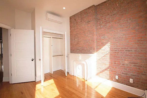 Rented by Standard Living Realty Inc | media 51