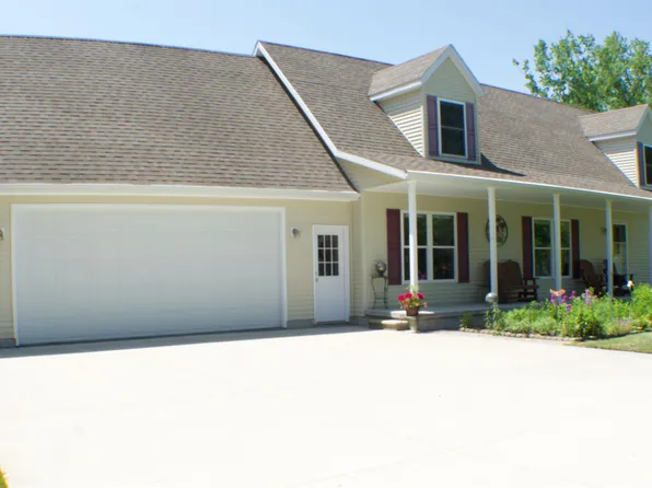 3945 N Lakeshore Rd, Port Hope, MI 48468