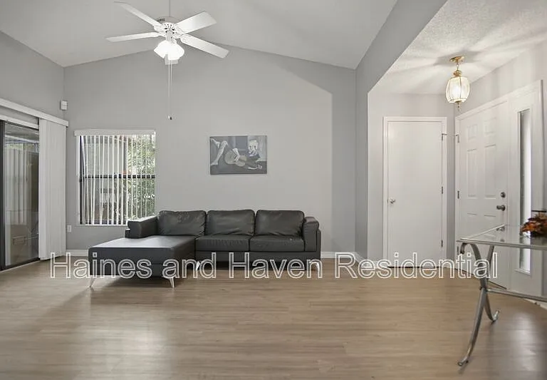 157 Coventry Cir — Photo 15
