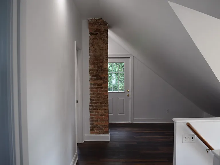 210 Dickinson Rd — Photo 8
