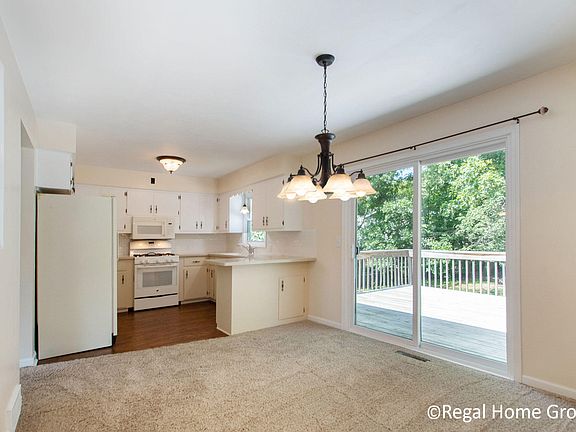 5th image of 3481 Las Vegas Dr NE