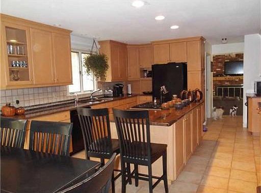 5th image of 155 Heritage Dr