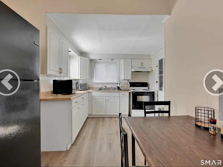 14 White Oak Ave #B — Photo 6