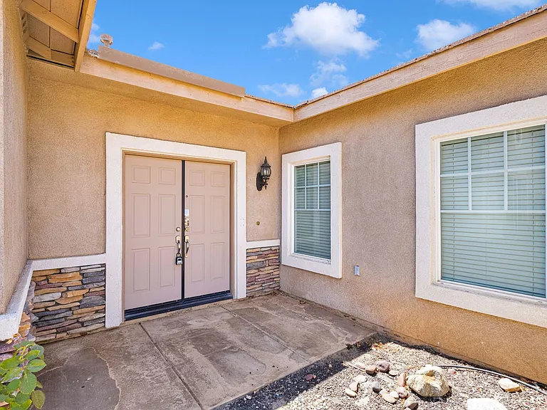 13085 Camden Ln — Photo 3
