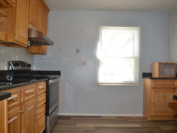 4th image of 420 Banksia Dr