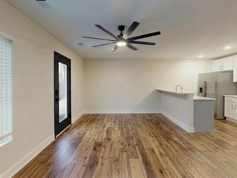 210 Winding Chestnut Dr — Photo 2