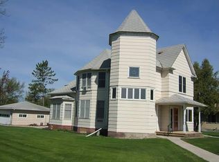 902 7th St, Langdon, ND 58249