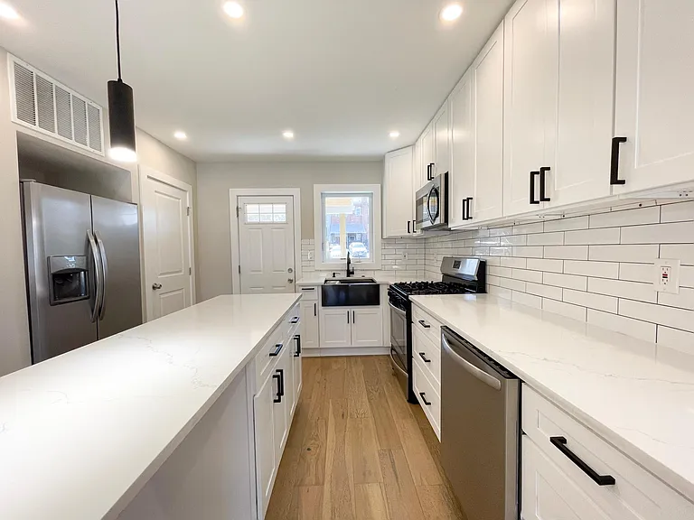 1267 Emerson St NE — Photo 9