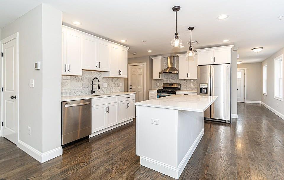 1st image of 125 Portland St #125