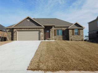 942 E Pinnacle St, Prairie Grove, AR 72753