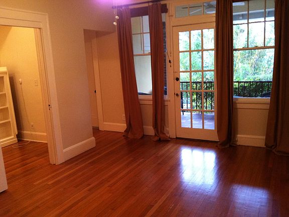 4th image of 2253 Oak St #4