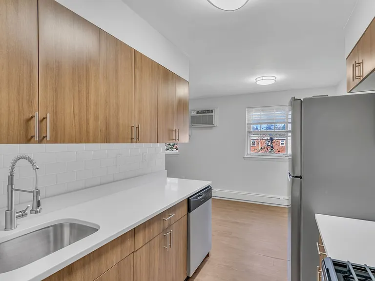 Lancaster Court Apartments — Photo 28