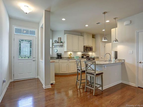 3rd image of 111 Price St