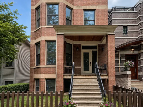 1738 W Byron St, Chicago, IL 60613