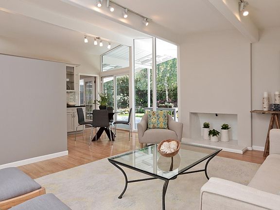 4th image of 81 Roosevelt Cir