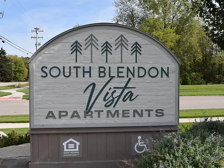 6226 Blendon Dr #302 — Photo 2