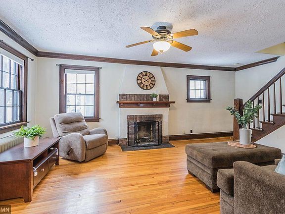 3rd image of 1888 Chelton Ave