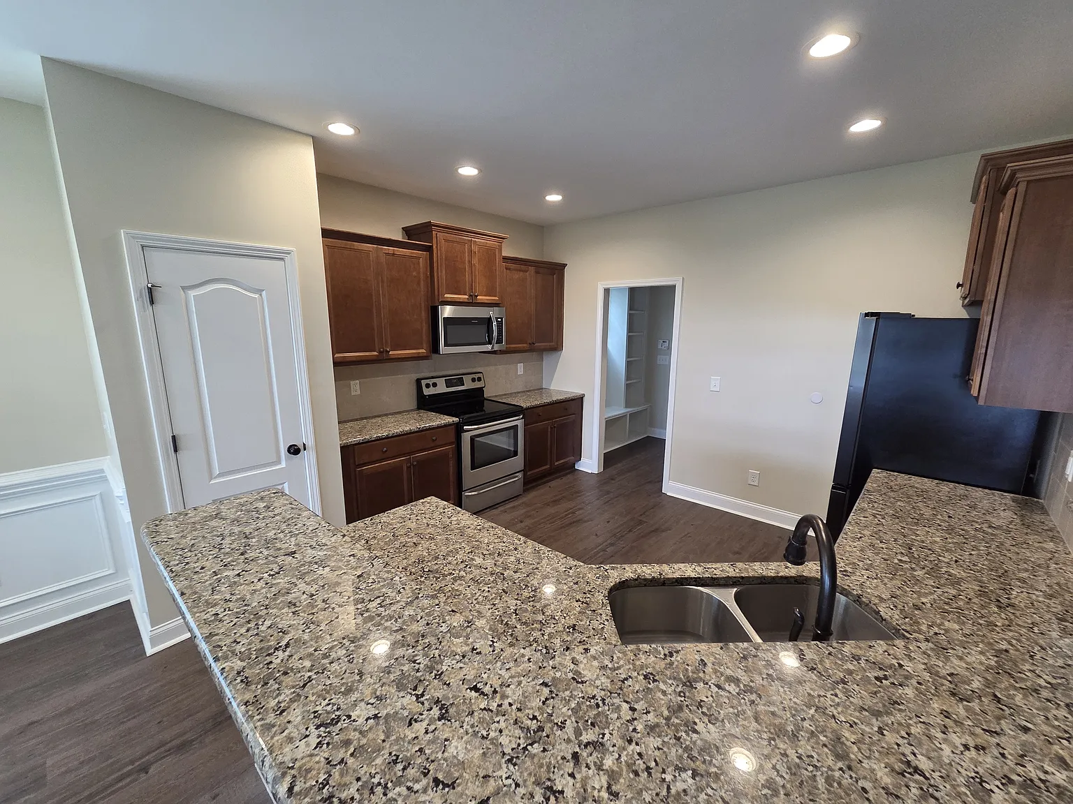 3 bed, 1717 sqft, $1,925 — Photo 3