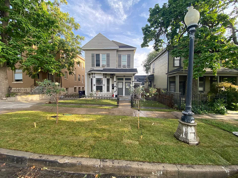 658 E 3rd Ave #4