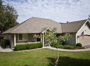 518 NW Valley View Dr, Grants Pass, OR 97526