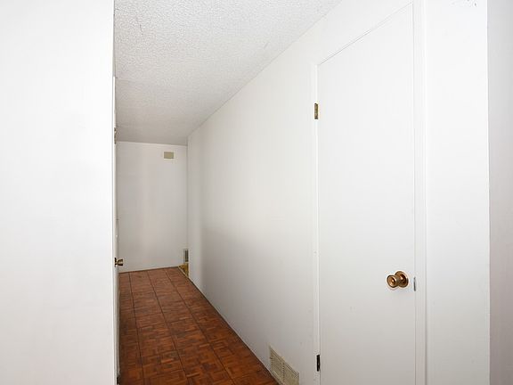 3rd image of 1821 Thelborn Way