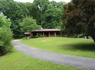 135 Gray Ridge Ln, Berkeley Springs, WV 25411