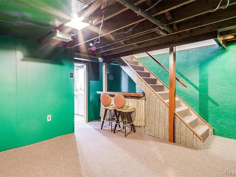 3388 Coolidge Hwy — Photo 35