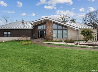 560 Rica Ln, Woodmere, NY 11598