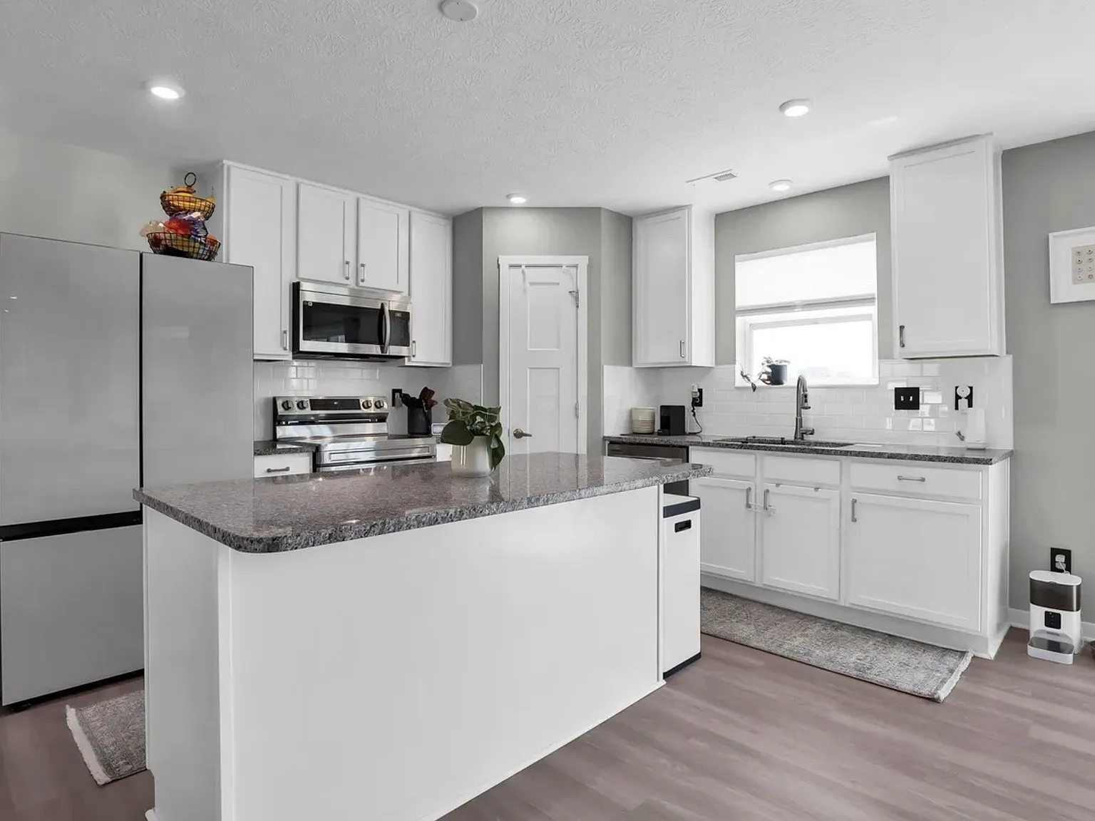 4 bed, 2.5 bath, $2,599 — Photo 3