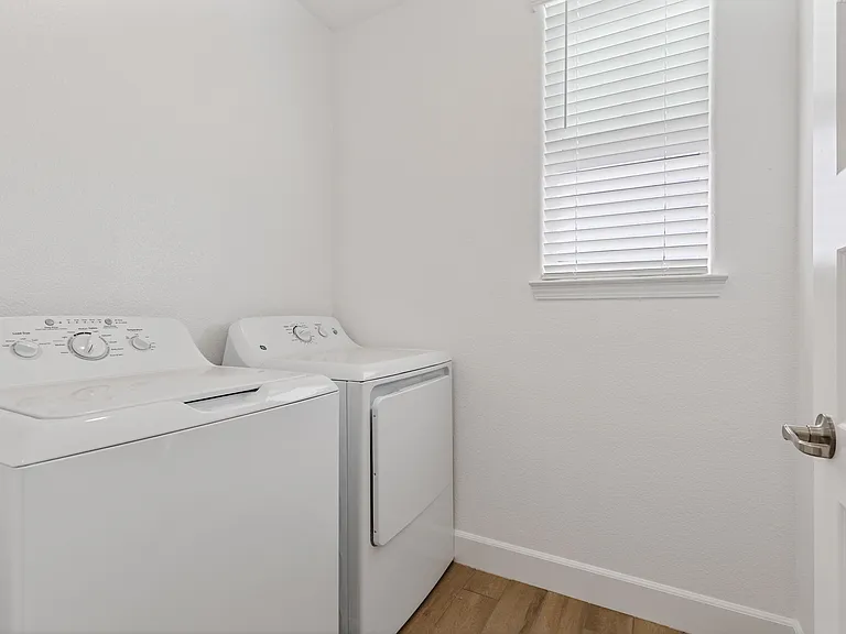 1072 Caraballo Dr — Photo 36