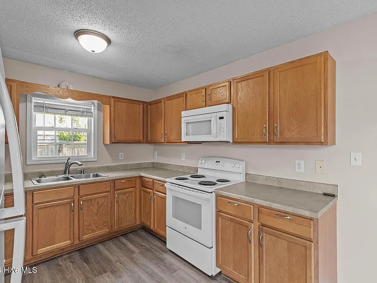 303 Mann St — Photo 14