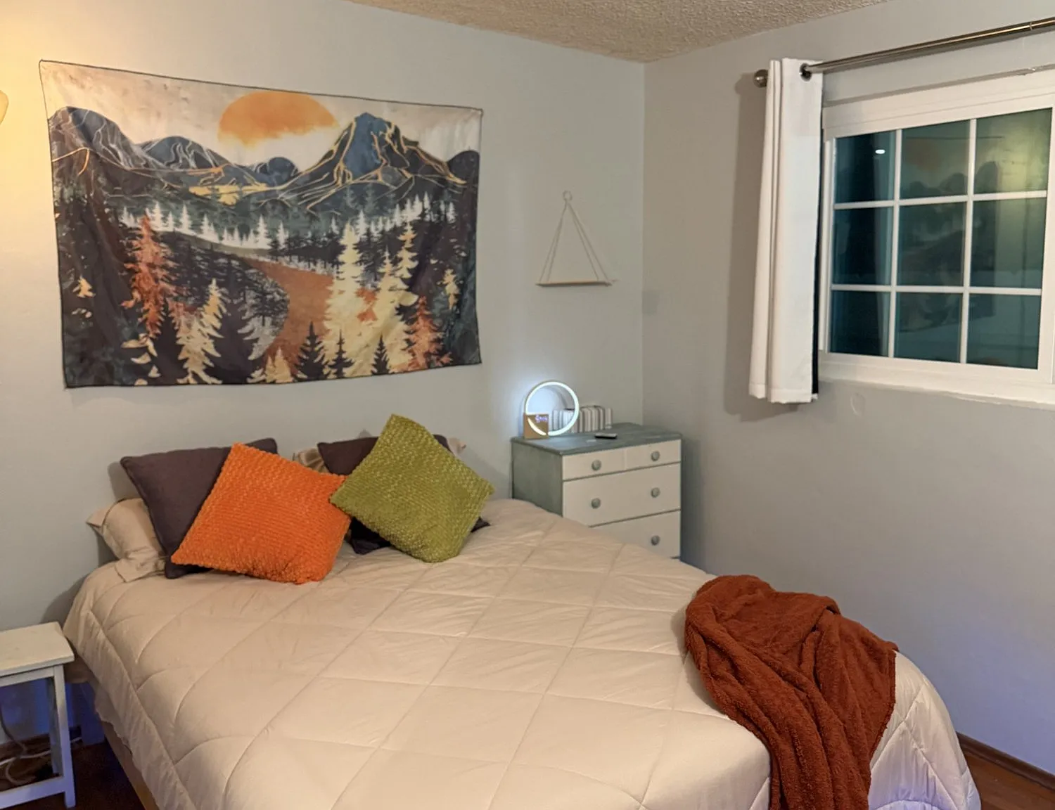 3 bed, 1082 sqft, $1,450 — Photo 1
