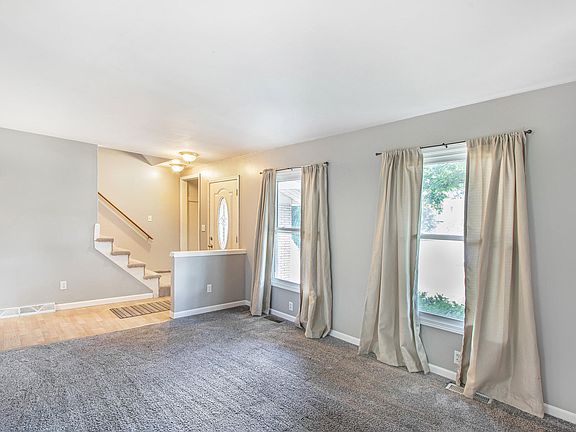 2nd image of 5911 Valley Lane Dr SE