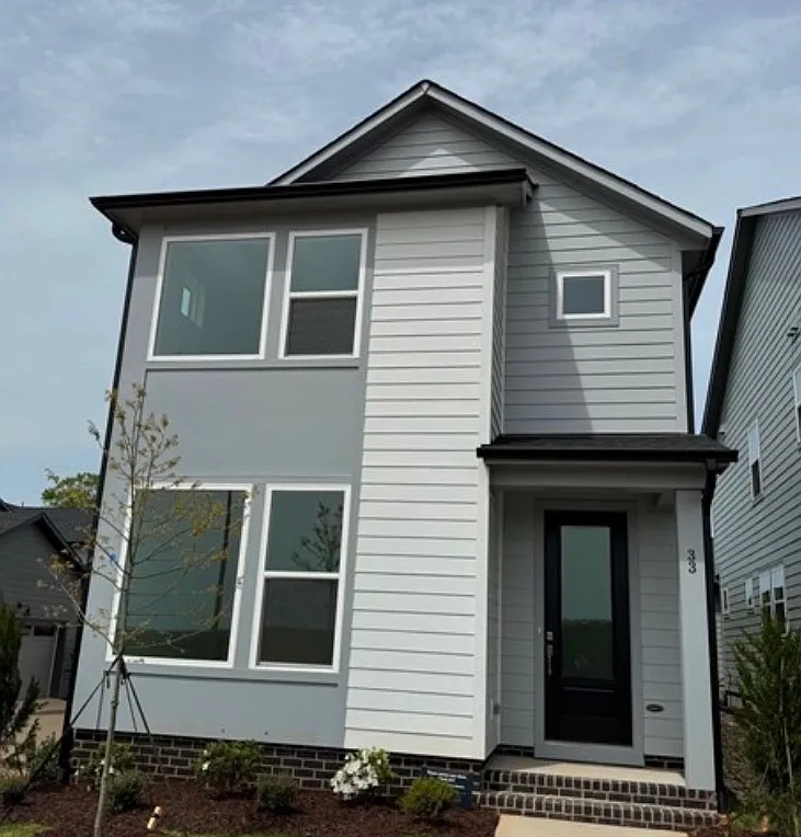 4 bed, 1987 sqft, $2,599 — Photo 1