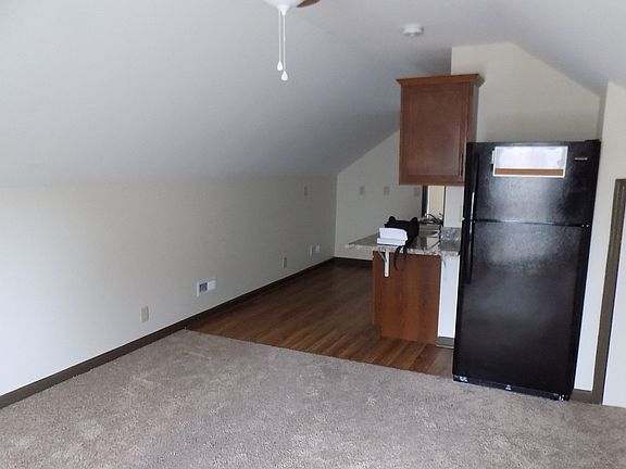 4th image of 942 Cumberland Dr