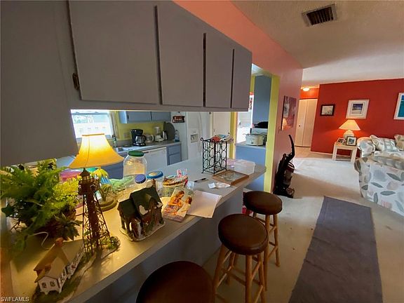 4th image of 4255 Island Cir #4