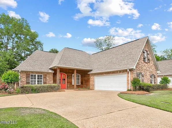 726 Woodrun Dr, Pearl, MS 39208