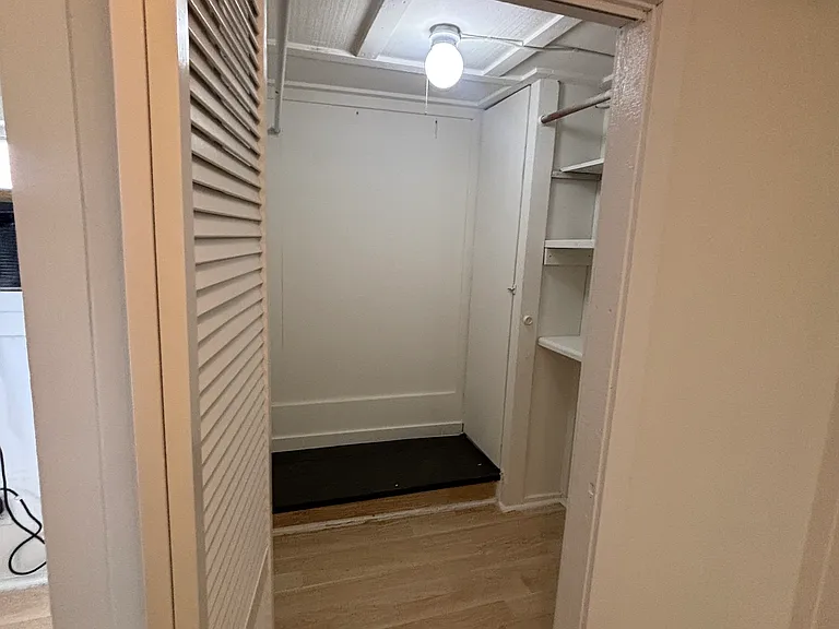 2571 NE Palm Ave #C — Photo 12