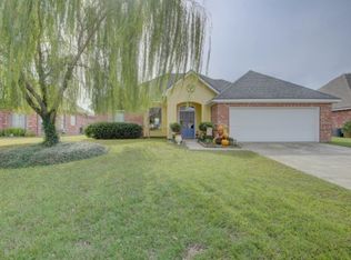 107 Waterberry Dr, Broussard, LA 70518