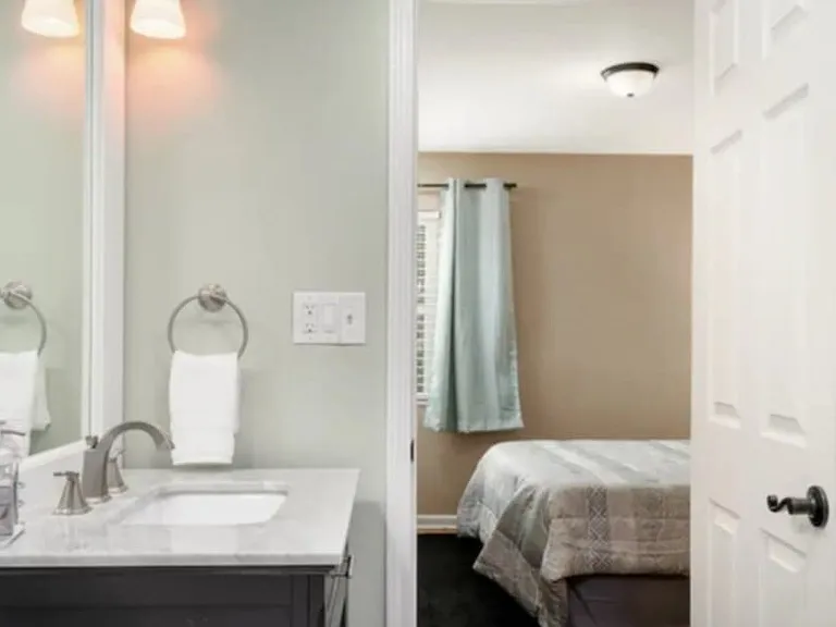 1717 Rockne Dr — Photo 13