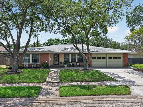 609 Peerman Pl Photo 1