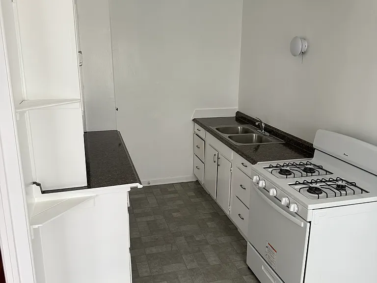 628 E Elk Ave #204 — Photo 6