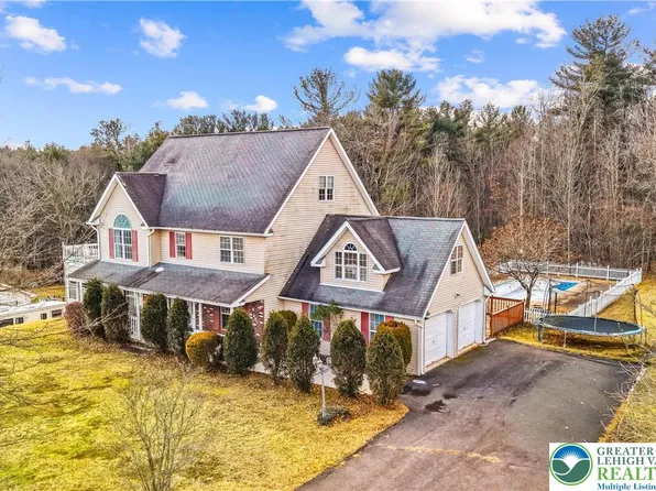 2247 Reo Dr, Effort, PA 18330